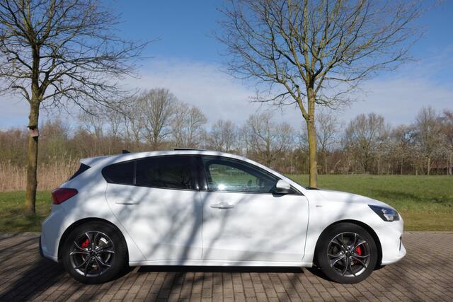 Ford FOCUS 1.0 EcoBoost ST LINE Titanium X Business | Panodak | Camera | Winterpakket | ACC |