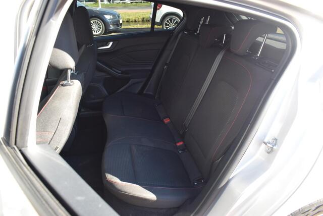 Ford FOCUS 1.0 EcoBoost Hybrid ST Line Navi Airco Camera Nieuwmodel Km 19.500!!