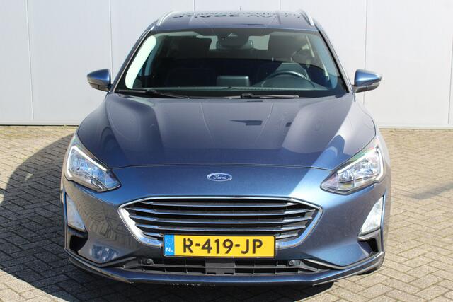 Ford FOCUS Wagon 1.0-155pk EcoBoost Titanium. Erg nette en goed onderhouden wagen met slechts 60.000km. Autm. airco dual, camera, stoel-, stuur- en voorraamverwarming, trekhaak, LM wielen, metallic lak, navigatie, telefoonvoorb. etc.