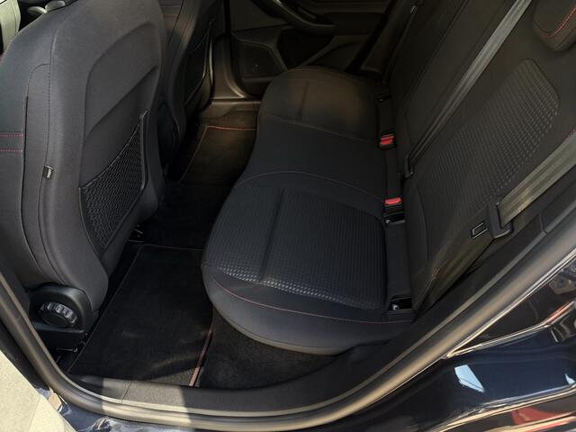 Ford FOCUS 1.5 ST Line X Business / Automaat / Carplay / Camera / Keyless / Sensoren V+A /