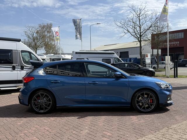 Ford FOCUS 2.3 EcoBoost Performance ST-3 280 pk apple carplay recaro stoelen B&O xenon climate ctr half leder/stof camera maxton spoiler pakket lmv 19 inch