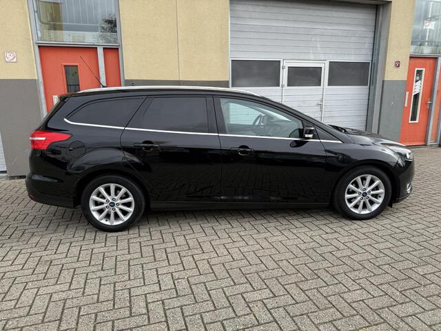 Ford FOCUS Wagon 1.0 Titanium, Navi, Trekhaak, NEW Distributieriem