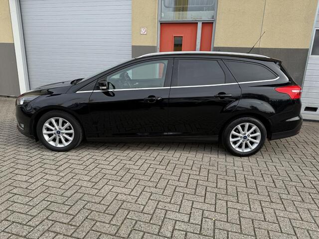 Ford FOCUS Wagon 1.0 Titanium, Navi, Trekhaak, NEW Distributieriem