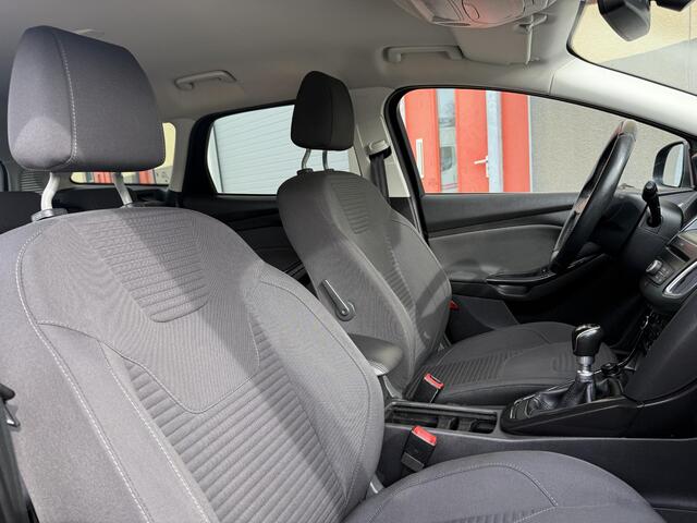 Ford FOCUS Wagon 1.0 Titanium, Navi, Trekhaak, NEW Distributieriem