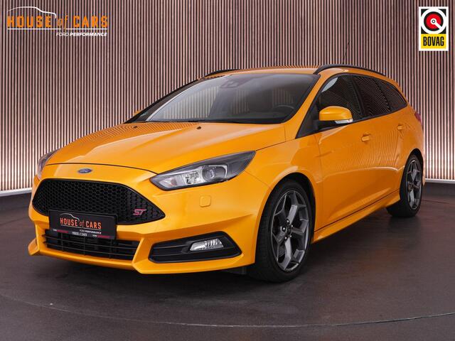Ford FOCUS Wagon ST-2 2.0 250pk |Sony|cruise control|Sync 3|bi-xenon|blind spot|parkeer camera|bluetooth|stoeleverwarming|stuurverwarming|DAB|18" lichtmetalen velgen|