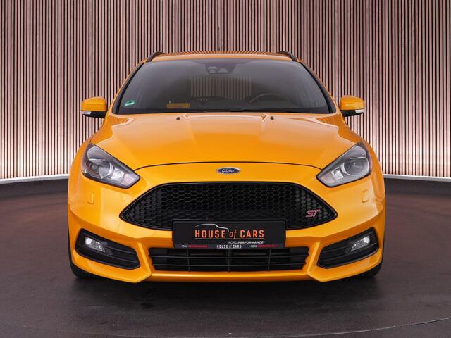 Ford FOCUS Wagon ST-2 2.0 250pk |Sony|cruise control|Sync 3|bi-xenon|blind spot|parkeer camera|bluetooth|stoeleverwarming|stuurverwarming|DAB|18" lichtmetalen velgen|