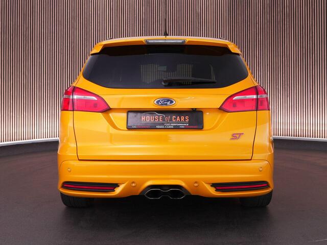 Ford FOCUS Wagon ST-2 2.0 250pk |Sony|cruise control|Sync 3|bi-xenon|blind spot|parkeer camera|bluetooth|stoeleverwarming|stuurverwarming|DAB|18" lichtmetalen velgen|