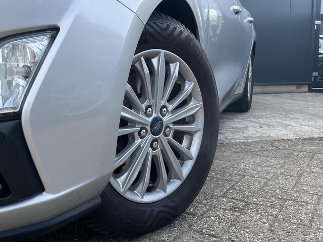 Ford FOCUS Wagon 1.0 EcoBoost Titanium Business - Navigatie - Stoelverwarming - Climate Control - Trekhaak