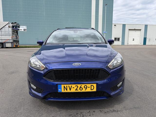 Ford FOCUS Wagon 1.5 ST-Line 6-Bak 150 PK. Prachtige en dealer onderhouden auto !!!