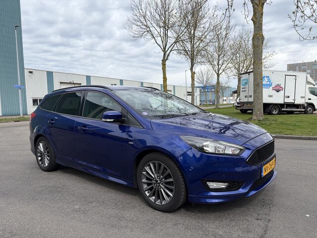 Ford FOCUS Wagon 1.5 ST-Line 6-Bak 150 PK. Prachtige en dealer onderhouden auto !!!