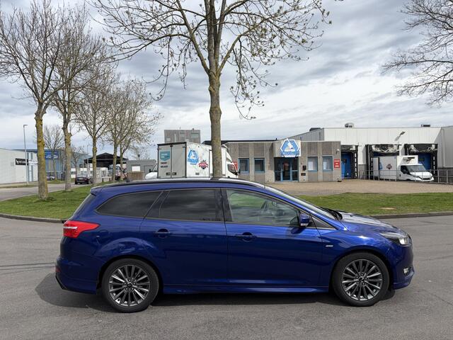 Ford FOCUS Wagon 1.5 ST-Line 6-Bak 150 PK. Prachtige en dealer onderhouden auto !!!