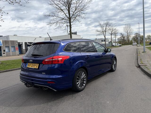 Ford FOCUS Wagon 1.5 ST-Line 6-Bak 150 PK. Prachtige en dealer onderhouden auto !!!
