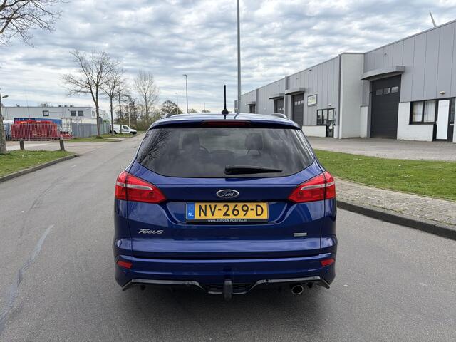 Ford FOCUS Wagon 1.5 ST-Line 6-Bak 150 PK. Prachtige en dealer onderhouden auto !!!
