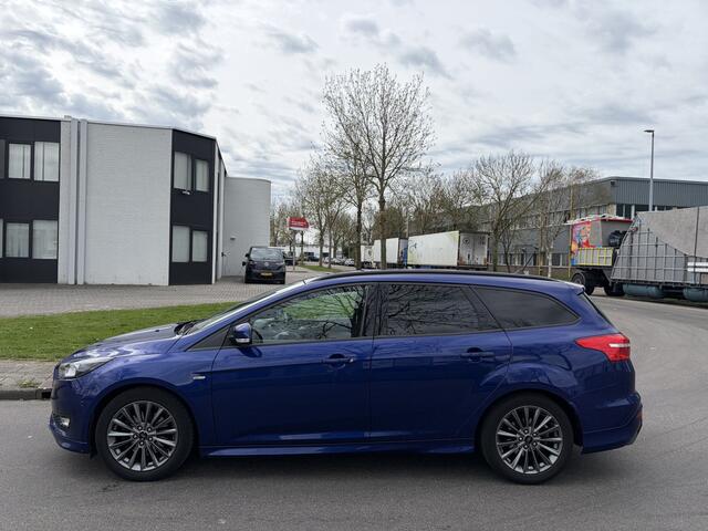 Ford FOCUS Wagon 1.5 ST-Line 6-Bak 150 PK. Prachtige en dealer onderhouden auto !!!