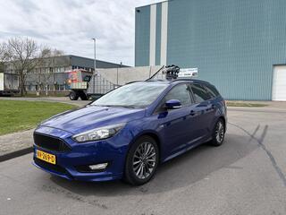 ford-focus-wagon-1.5-st-line-6-bak-