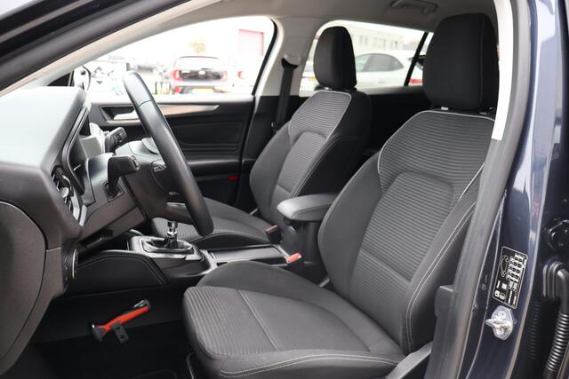 Ford FOCUS Wagon 1.0 Titanium X Business 1e Eigenaar | Volledig Onderh | BTW | NAP | Camera | Navi | Carplay | Elek Klep | Cruise | Bots | Keyless | Full Led | PDC