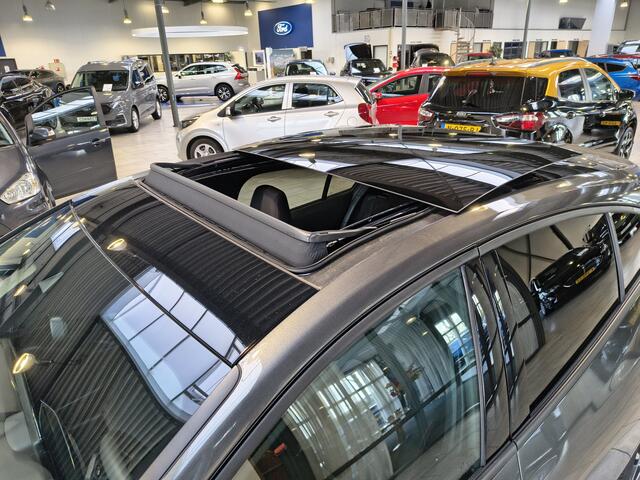 Ford FOCUS ST-Line EcoBoost Hybrid 155 pk | Pano | 18" | Winter Pack | Camera | Adapt. cruise | Camera | Draadloos Apple Carplay |