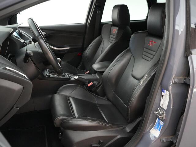 Ford FOCUS Wagon ST-3 2.0 PERFORMANCE PACK |Sony|Apple Carplay|blind spot|cruise control|parkeer camera|bi-xenon|19" Performance wielen|