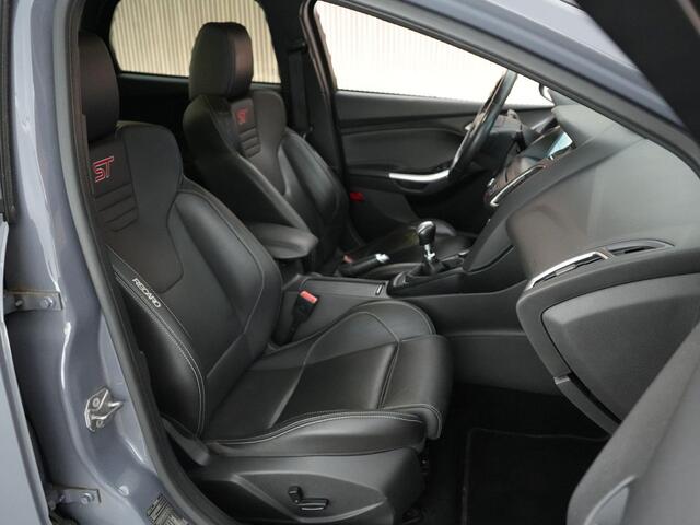 Ford FOCUS Wagon ST-3 2.0 PERFORMANCE PACK |Sony|Apple Carplay|blind spot|cruise control|parkeer camera|bi-xenon|19" Performance wielen|