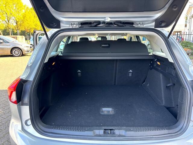 Ford FOCUS 1.0 ECOB. ST Line Business, Airco, Nav, Trekhaak, CarPlay, Keyless