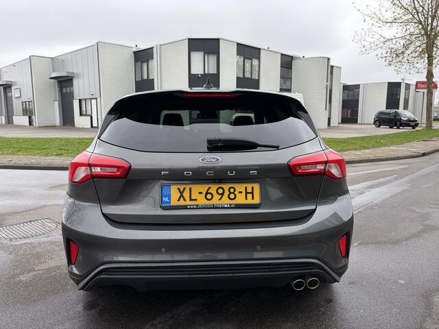 Ford FOCUS 1.0i EcoBoost ST Line Business 6-Bak 126 PK. Prachtige en als nieuw rijdende auto !!! BTW-auto !!