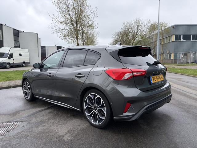 Ford FOCUS 1.0i EcoBoost ST Line Business 6-Bak 126 PK. Prachtige en als nieuw rijdende auto !!! BTW-auto !!