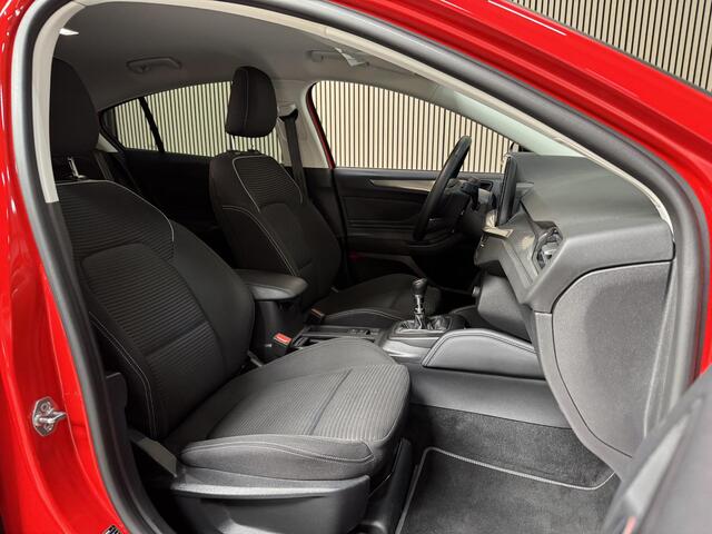 Ford FOCUS 155pk Titanium-X Sync-4 Navi Camera Winter pack Privacy glass 5drs Dealeronderhouden