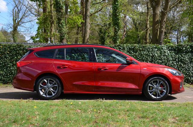 Ford FOCUS Wagon 1.0 EcoBoost ST Line Business Navi/Pdc/Ecc/Led/Stoel Stuur & ruitverwarming/Cr-Controle/Achteruitrijcamera/Lmv