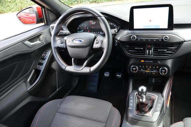 Ford FOCUS Wagon 1.0 EcoBoost ST Line Business Navi/Pdc/Ecc/Led/Stoel Stuur & ruitverwarming/Cr-Controle/Achteruitrijcamera/Lmv