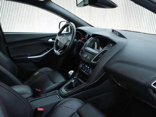 Ford FOCUS ST-3 2.0 250pk PERFORMANCE PACK |Milltek|Maxton|KW suspensions|schuif/kantel|sony|Apple Carplay|blind spot||bi-xenon|winterpack|19" Performance velgen|