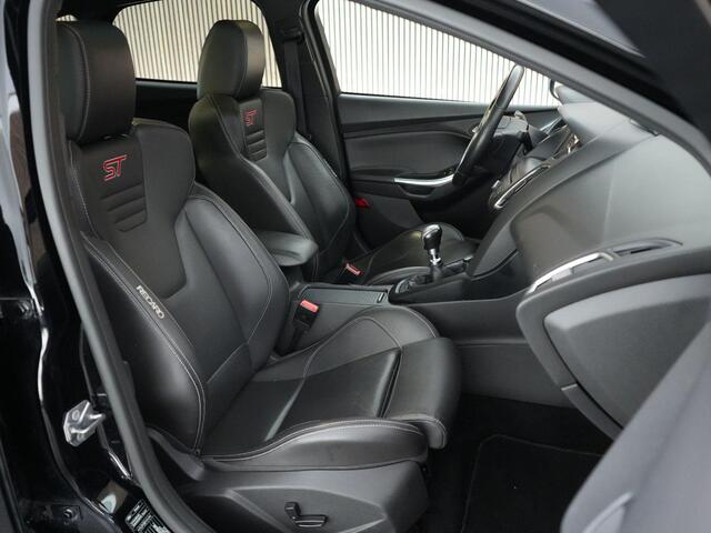 Ford FOCUS ST-3 2.0 250pk PERFORMANCE PACK |Milltek|Maxton|KW suspensions|schuif/kantel|sony|Apple Carplay|blind spot||bi-xenon|winterpack|19" Performance velgen|