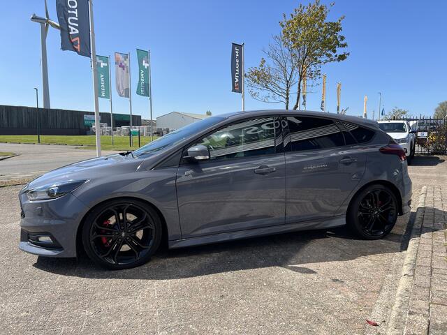 Ford FOCUS 2.0 TDCI ST-3 185pk/Recaro/Navi/Led