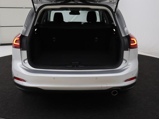 Ford FOCUS 1.0 EcoBoost Hybrid Titanium | Origineel NL | Carplay | Keyless | Navigatie | Climate control | Cruise control | Bluetooth | Full LED | Parkeerhulp | 38.100km NAP