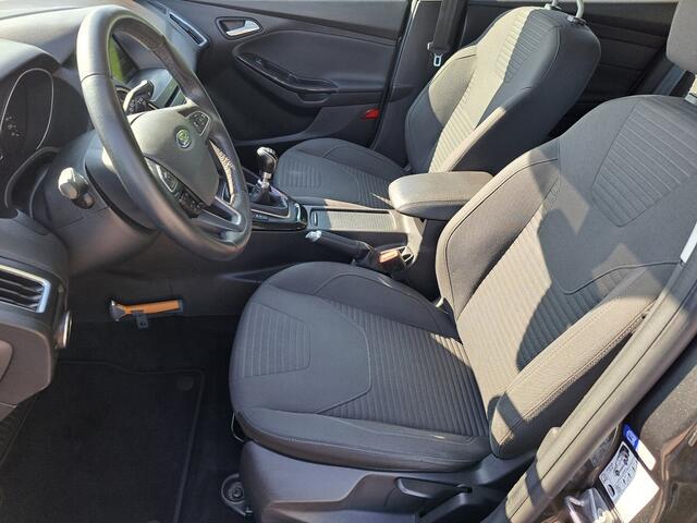 Ford FOCUS Wagon 1.0 Titanium Airco/Cruise control/Navigatie