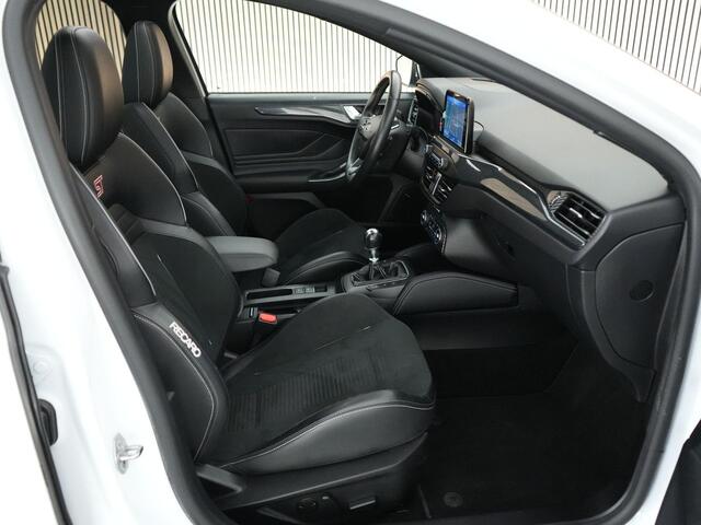 Ford FOCUS ST-3 2.3 280pk PERFORMANCE PACK |launch control|sper differentieel|kw schroefset|barracuda 19"|panoramadak|B&O|head-up|winterpack|Apple Carplay|adaptive LED|blind spot|parkeercamera|