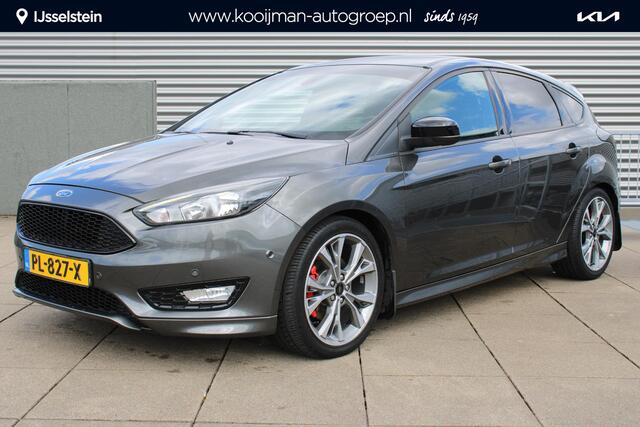 Ford FOCUS 1.5 ST-Line 182 Navigatie / Camera / LMV / Alcantara