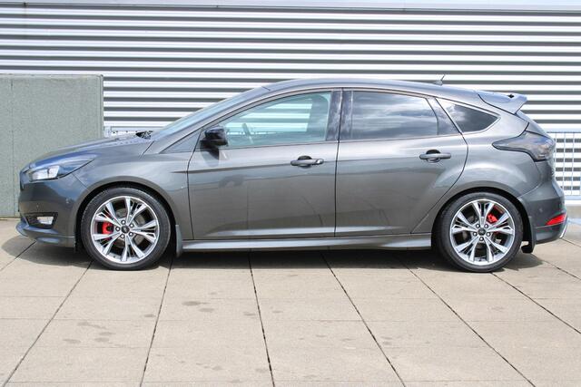 Ford FOCUS 1.5 ST-Line 182 Navigatie / Camera / LMV / Alcantara