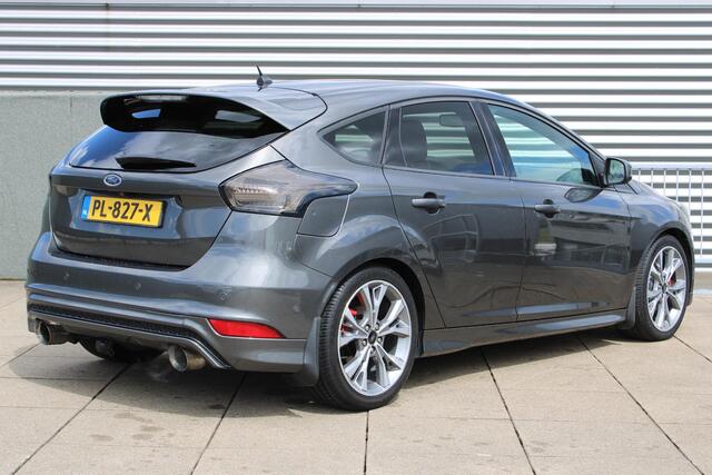 Ford FOCUS 1.5 ST-Line 182 Navigatie / Camera / LMV / Alcantara