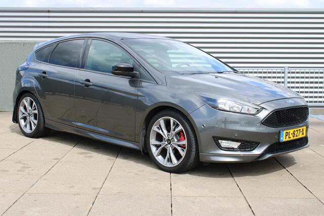 Ford FOCUS 1.5 ST-Line 182 Navigatie / Camera / LMV / Alcantara