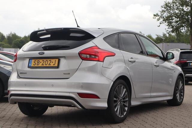 Ford FOCUS 1.0 First Edition | ST-Line | Navigatie | Bluetooth | Cruise control | Uitstraling!