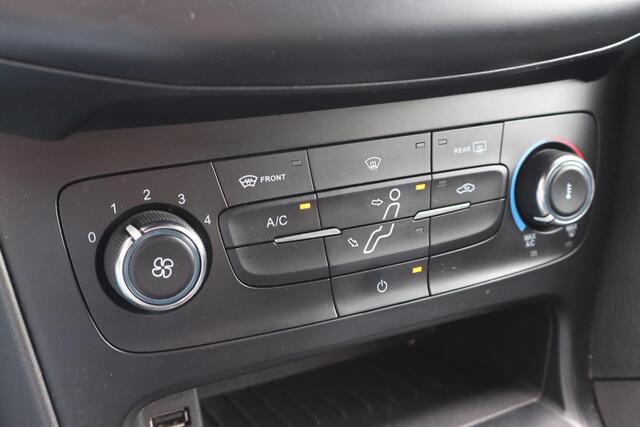 Ford FOCUS 1.0 First Edition | ST-Line | Navigatie | Bluetooth | Cruise control | Uitstraling!