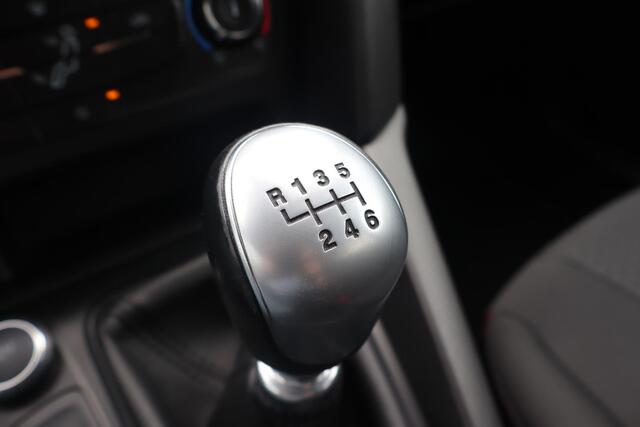 Ford FOCUS 1.0 First Edition | ST-Line | Navigatie | Bluetooth | Cruise control | Uitstraling!