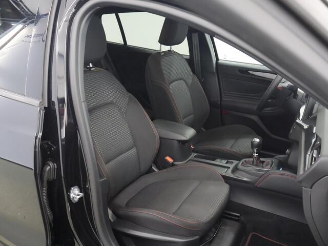 Ford FOCUS Wagon 1.0 EcoBoost Hybrid ST Line X | Afneembare Trekhaak | Winterpakket | Cruise Control Adaptief | Parkeercamera | HUD | Navigatie | Apple Carplay/Android Auto |