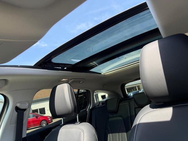 Ford FOCUS Wagon 1.5 AUT Vignale | Open dak | Trekhaak |