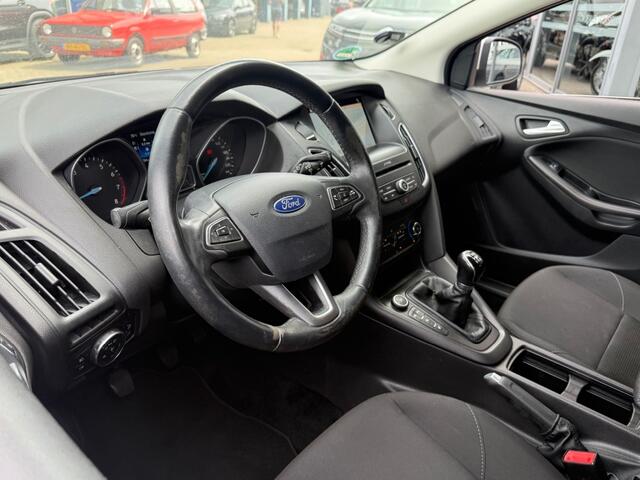 Ford FOCUS 1.0 TITANIUM NAVI AIRCO PDC LMV WINTERPACK