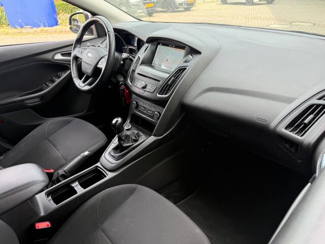 Ford FOCUS 1.0 TITANIUM NAVI AIRCO PDC LMV WINTERPACK