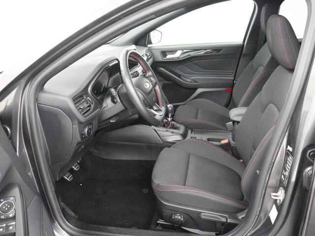 Ford FOCUS 1.5 EcoBoost ST Line | Stoelverwarming | Adaptive cruise | Camera | Carplay | Stuurverwarming | Navigatie | Full LED | Parkeerhulp | Climate control | Bluetooth