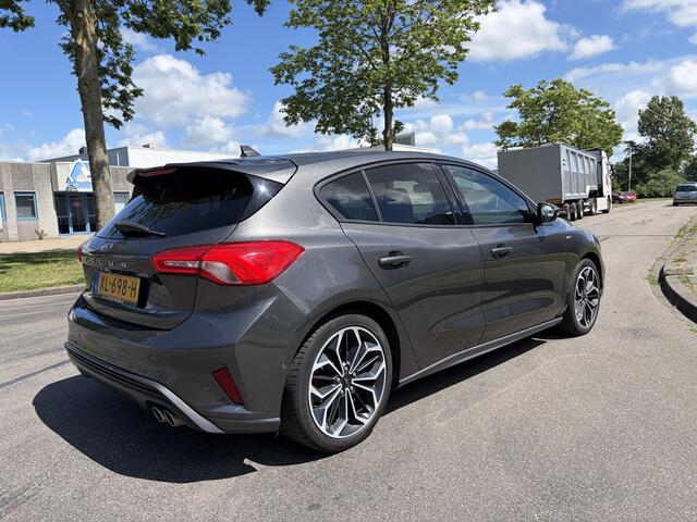 Ford FOCUS 1.0i EcoBoost ST Line Business 6-Bak 126 PK. Zeer mooie en als nieuw rijdende auto van de eerste eigenaar !!! Alle keuringen toegestaan !!
