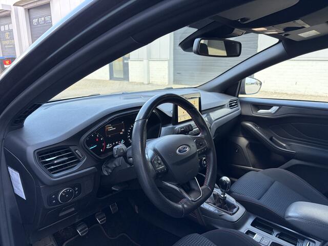 Ford FOCUS 1.0i EcoBoost ST Line Business 6-Bak 126 PK. Zeer mooie en als nieuw rijdende auto van de eerste eigenaar !!! Alle keuringen toegestaan !!