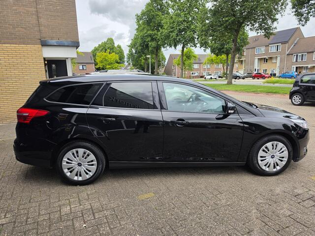 Ford FOCUS Wagon 1.0 Lease Edition / Airco/ Navigatie/ Cruise/ Apple carplay/ PDC